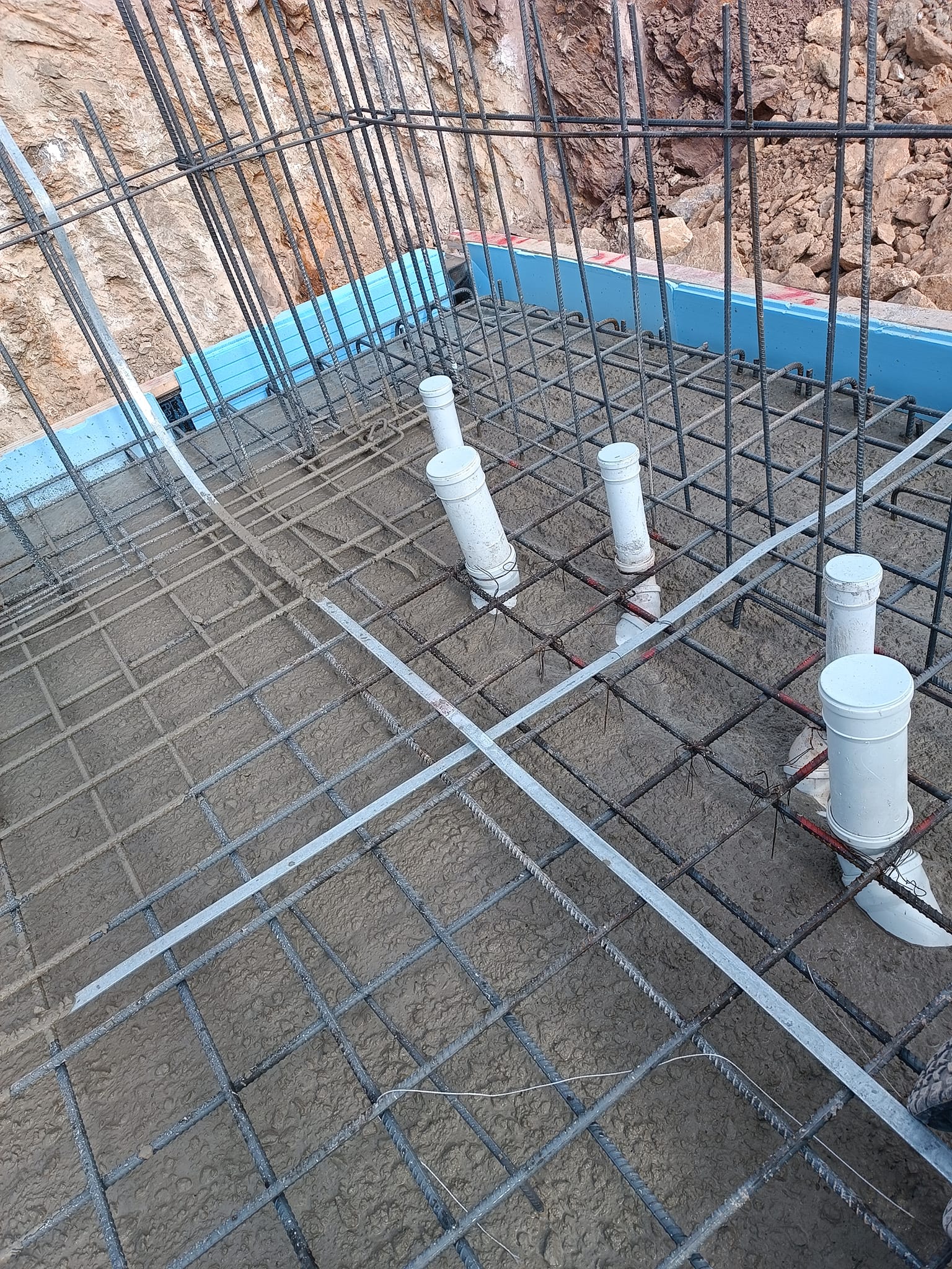 Adana’da Pis ve Temiz Su Tesisatı: Aralarındaki Farklar ve Hayati Önemi